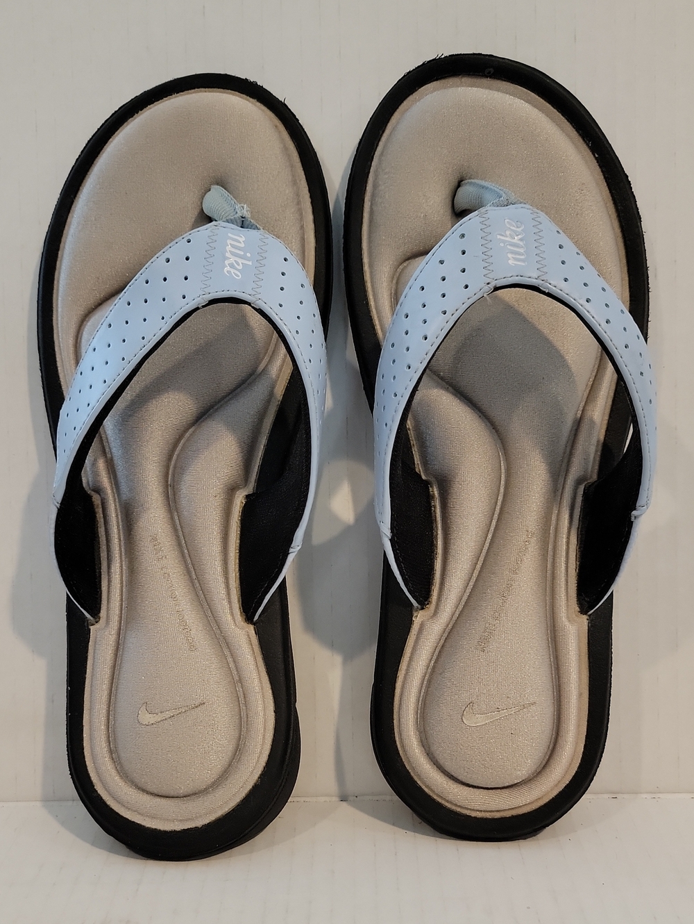 Nike Women's Light Blue and Beige Comfort Footbed Thong Sandals (sz 7)